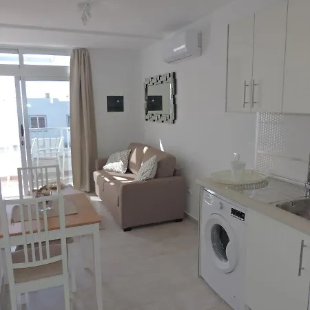 Gracioseros 211 - 2 Beds - 1st Floor - Air-con - Uk Tv - Wi-fi Apartment Puerto del Carmen (Lanzarote)
