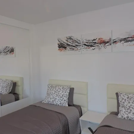 Gracioseros 211 - 2 Beds - 1st Floor - Air-con - Uk Tv - Wi-fi