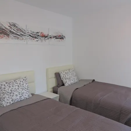 Gracioseros 211 - 2 Beds - 1st Floor - Air-con - Uk Tv - Wi-fi Puerto del Carmen (Lanzarote)